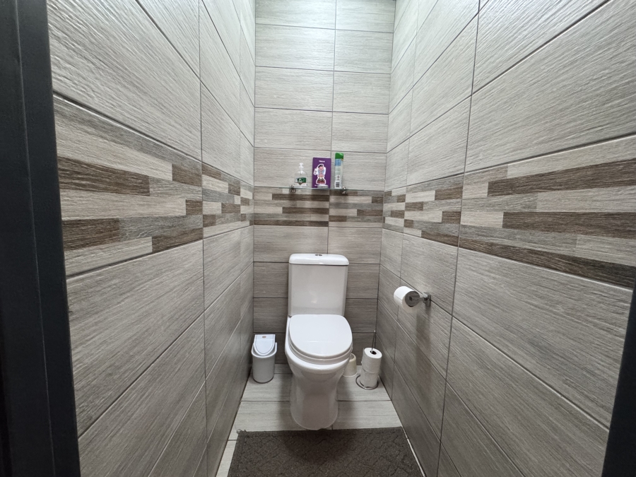 8 Bedroom Property for Sale in Meiringspark North West